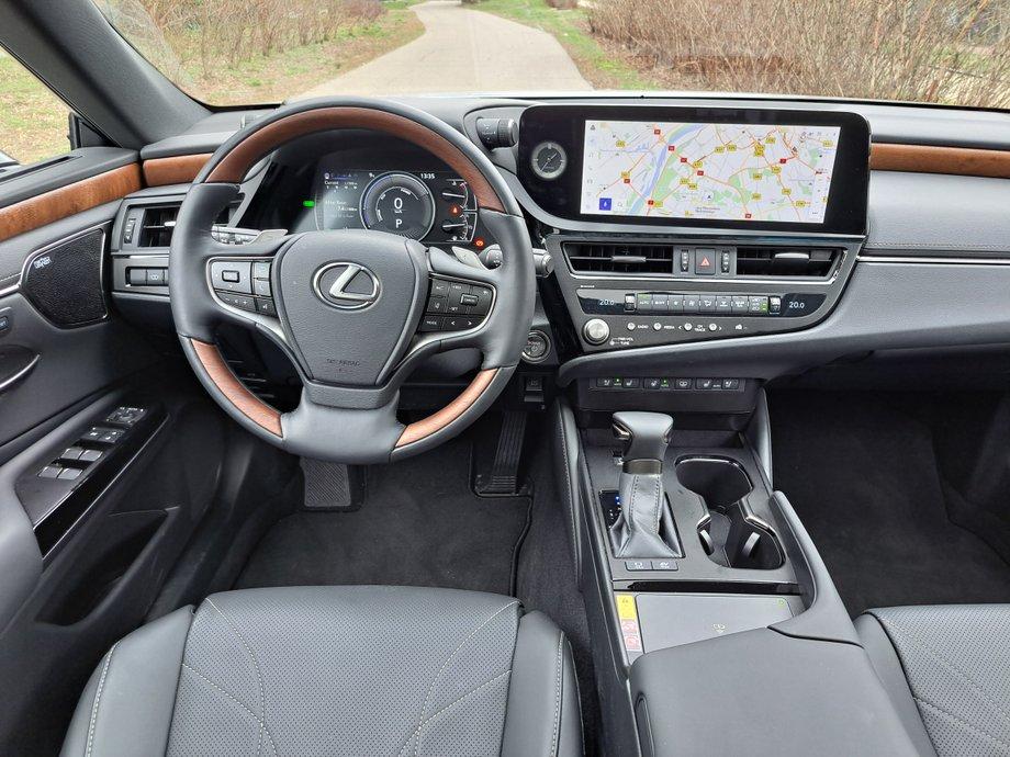 Lexus ES300h 7th gen photo 2