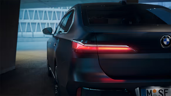 BMW 7 Series photo 3
