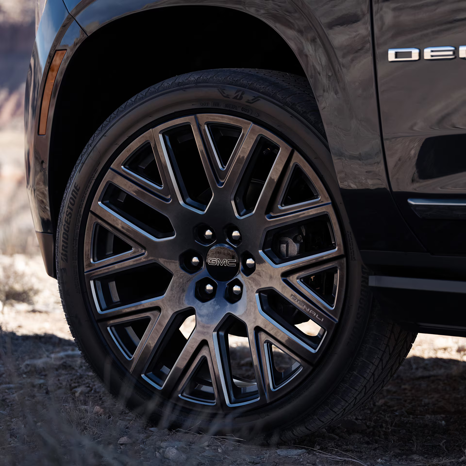 GMC YUKON photo 7