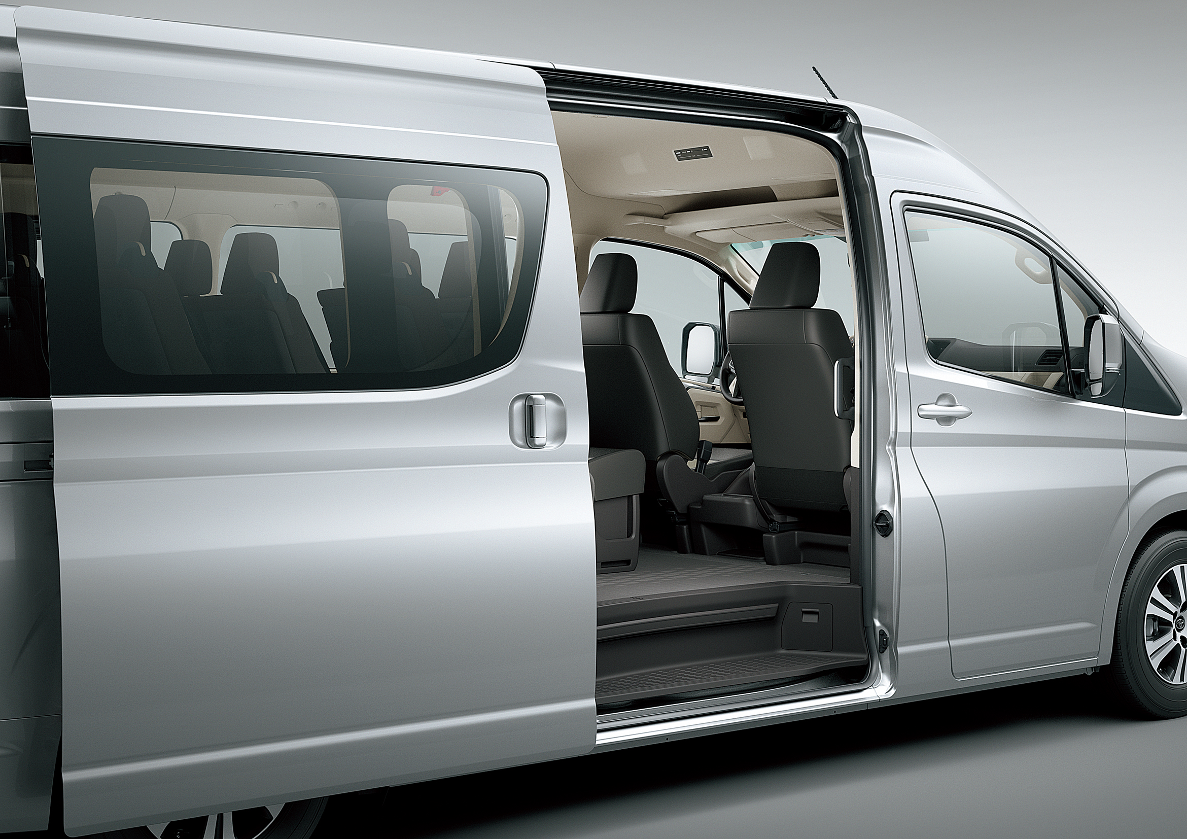 Toyota Hiace photo 3